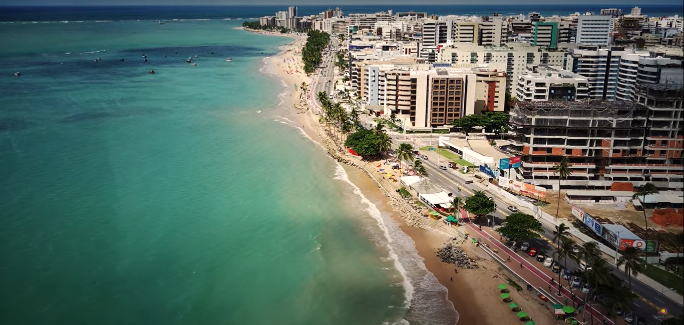 Vista Aérea da Praia de Ponta Verde em Maceió-Alagoas
